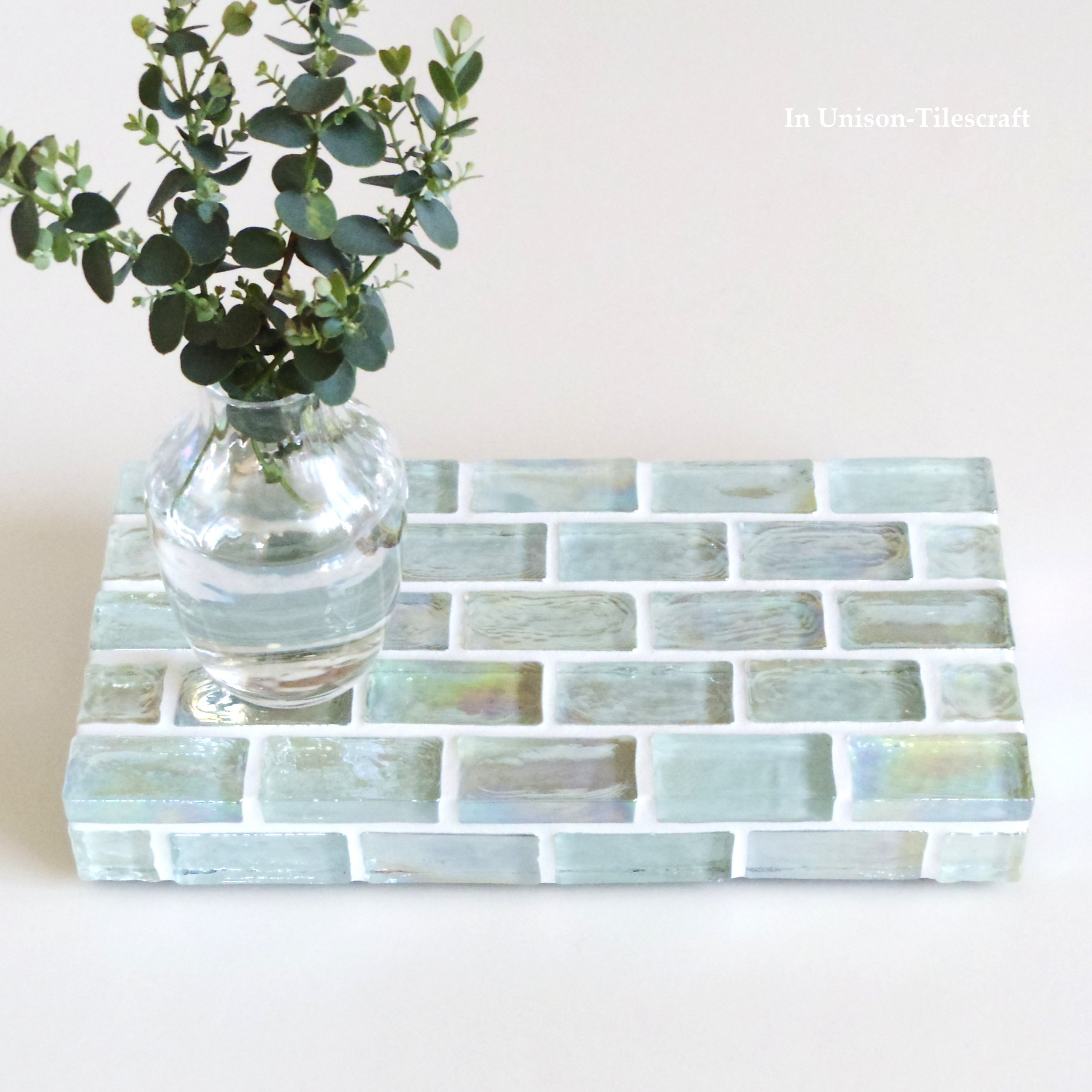 レンガ貼り 透き通ったクリアカラー ガラスモザイクタイルのディスプレイトレイ（小物置き）【受注制作】