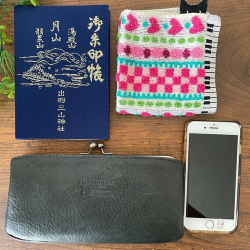 大人に似合う ドット柄のがま口ショルダーバッグ スマホ