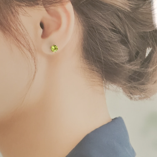 付けっぱなしOK ペリドット サージカルスタッドピアス、8月誕生石