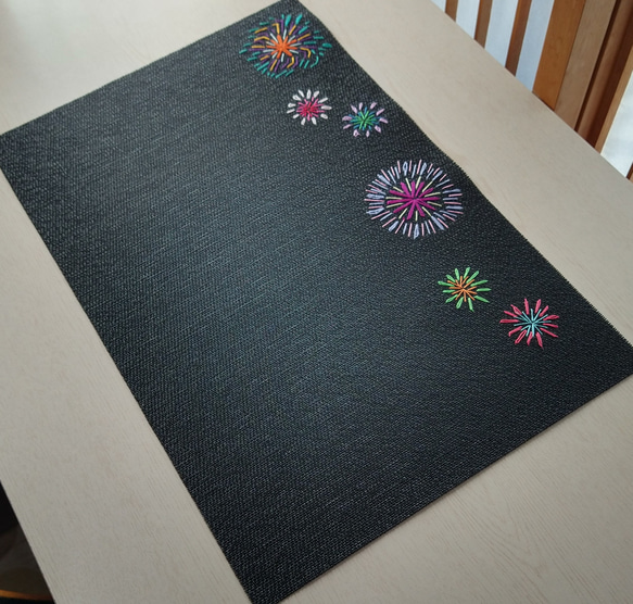 打ち上げ花火の手刺繍ランチョンマット 4枚目の画像