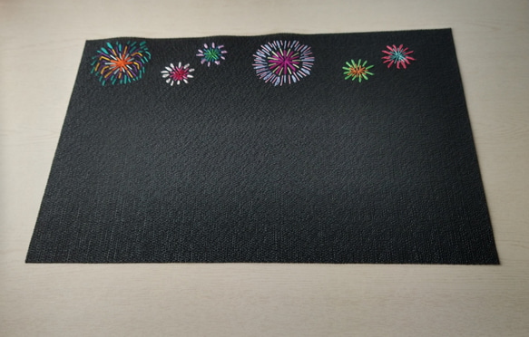 打ち上げ花火の手刺繍ランチョンマット 3枚目の画像