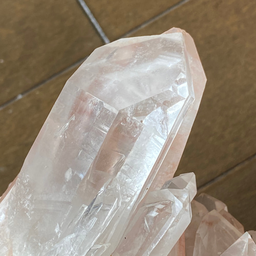 天然石　マカルー産　水晶　クォーツ　ポイント　原石　クリアクォーツ マダガスカル産 ピンククォーツ 水晶ポイント 原石 01 クラスター