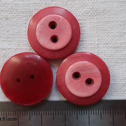 フランス　ヴィンテージ　ボタン　２．２ｃｍ　赤　ベリー系　3個 2枚目の画像