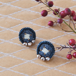 ＜キット＞刺繍 ピアス 制作 キット/ オーロラ（BLACK）ビーズ刺繍 手作り　アクセサリー 1枚目の画像