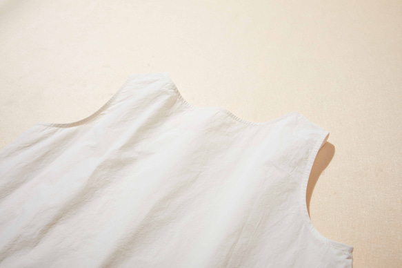 堅固棉質襯衫，細褶下擺米色 220804-1 第8張的照片