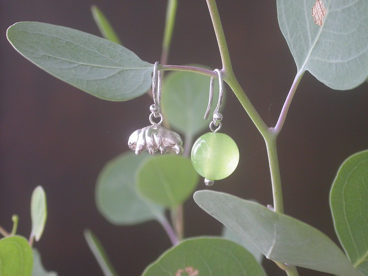 クマムシ　ピアス