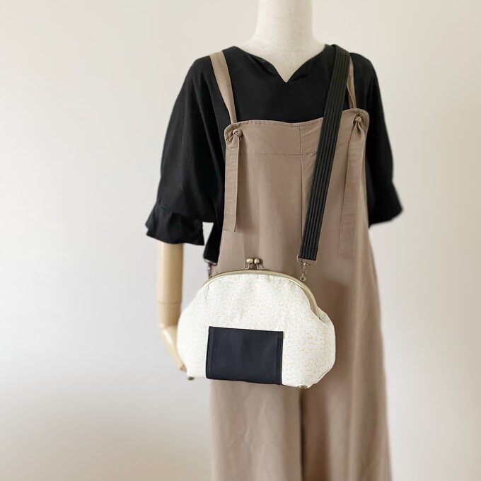 ＊大きなおにぎり型がま口バッグ＊ポケットが可愛いがま口バッグ　ショルダー付き 絶品おにぎり 大きながま口ショルダーバッグ 白米 ショルダー