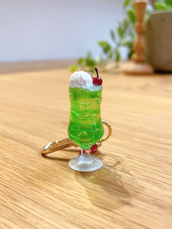 純喫茶シリーズ】クリームソーダのキーホルダー その他雑貨 まるさん