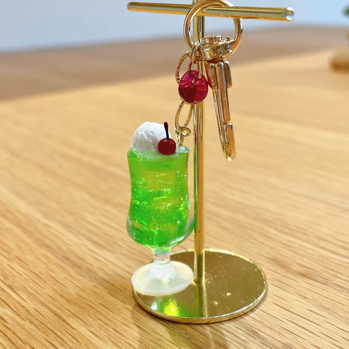 くりーむそーだ。キーホルダー⭐︎ 純喫茶シリーズ】クリームソーダのキーホルダー その他雑貨