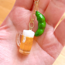 生ビールと枝豆のキーホルダー 2枚目の画像