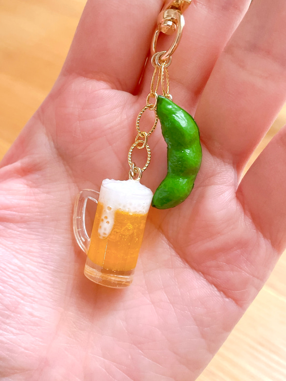 生ビールと枝豆のキーホルダー 2枚目の画像