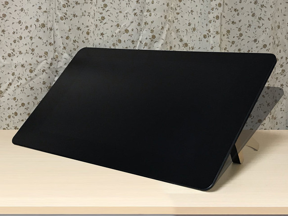 新発売！Cintiq Pro 24用 傾斜角可変スタンド 最大75度 その他雑貨 Mt
