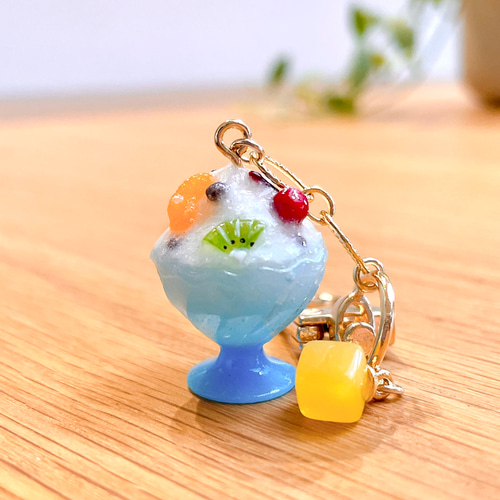 小さなワンコとしあわせフロート　　レジンキーホルダー　ゼリー　フロート　アニマル 小さなワンコとしあわせフロートレジンキーホルダーゼリーフロートアニマル