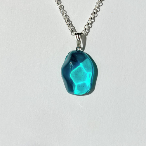 ターコイズブルーネックレス☆ / レジン / 海 / 水面 / 海のかけら  