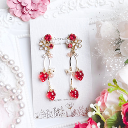 【国内即発】≪Ettika≫ ビジュー フラワー モチーフ ピアス Cream dot. イヤリング ピアス シェル フラワー 低アレルギー