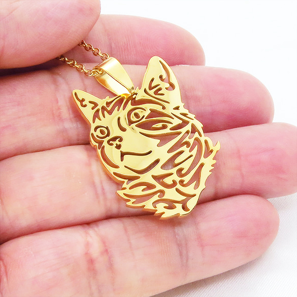 【再々販】ゴールドカラー リアルな猫フェイスモチーフのペンダントネックレス ダイカット スレンレス製 メンズ レディース 3枚目の画像