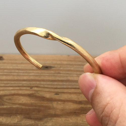 【ウニ】accessory mau 真鍮 細バングル mau-bangle ｜くらすこと オンラインストア