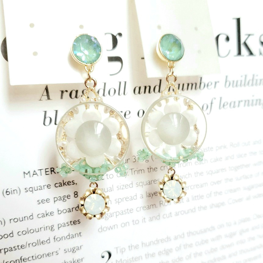 【送料無料】ミントグリーンの優しいピアス