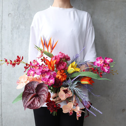 おしゃれ花嫁に人気の胡蝶蘭やアンスリウムを細かく束ねたブーケ