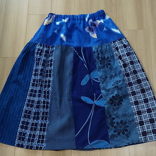 再販 ゆかた地のスカート 藍染 紺地 花柄 14枚パッチワーク ロング