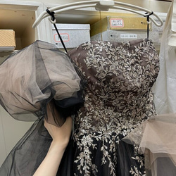 黒とベージュの2色使ってパフオーダー チュール生地 ドレス THE URBAN