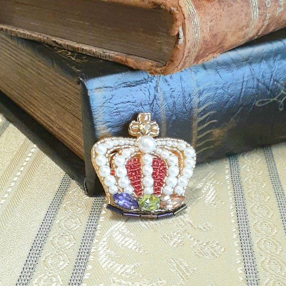 受注>王冠ブローチ ＊オートクチュールビーズ刺繍 ブローチ うた
