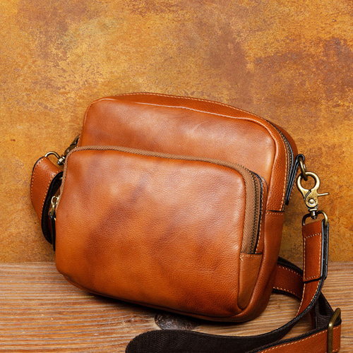 Uni&Co. 牛革メッセンジャーバッグ　超美品 Uni&co. MESSENGER BAG (M)/NATURAL