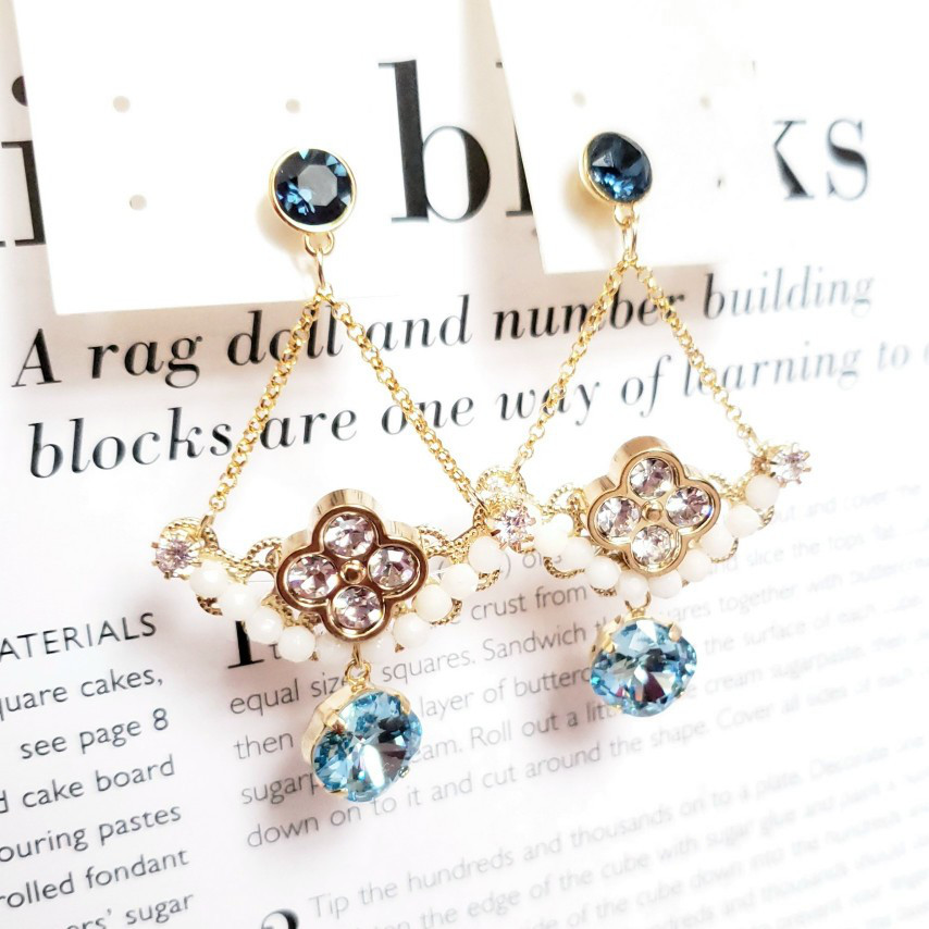 【送料無料】クローバーのブランコピアス