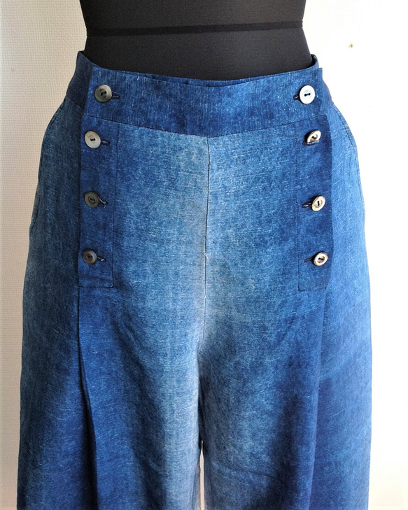 伝統織物のトップブランド塩沢紬（色無地）に本藍染めを施した洋服オリジナルブランド『ツムギンブルー』（マリンパンツ） 2枚目の画像