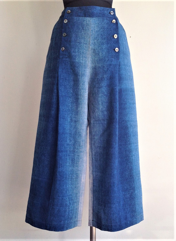 伝統織物のトップブランド塩沢紬（色無地）に本藍染めを施した洋服オリジナルブランド『ツムギンブルー』（マリンパンツ） 1枚目の画像