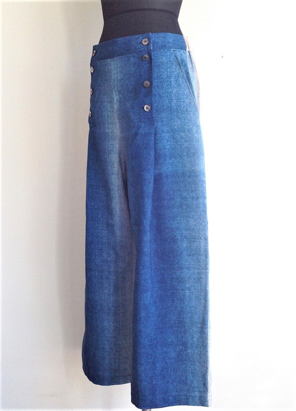 伝統織物のトップブランド塩沢紬（色無地）に本藍染めを施した洋服オリジナルブランド『ツムギンブルー』（マリンパンツ） 6枚目の画像