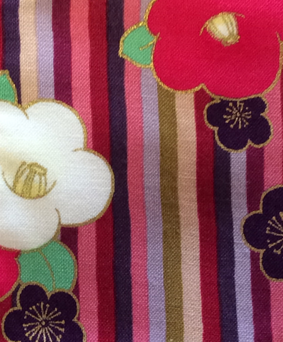 送料無料　立体 布マスク ハンドメイド かわいい 和柄 椿 花柄 縞柄 梅 つばき紅色系 (裏地白)A 着物 浴衣 3枚目の画像