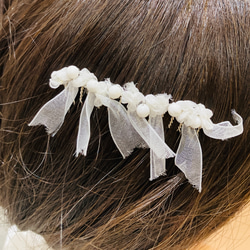 リボンと天然石ホワイトハウライトのコーム 2枚目の画像