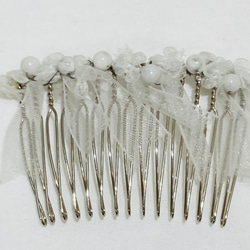 リボンと天然石ホワイトハウライトのコーム 1枚目の画像