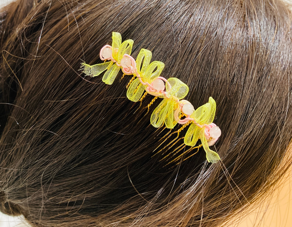 リボンと天然石ローズクォーツのコーム 1枚目の画像