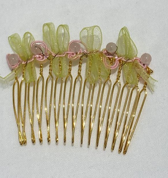 リボンと天然石ローズクォーツのコーム 2枚目の画像