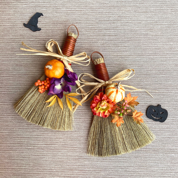 数量限定【ハロウィン】ミニホウキの壁掛けアレンジ　魔女のほうき／スワッグ　 1枚目の画像