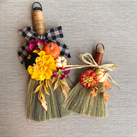 数量限定【ハロウィン】ミニホウキの壁掛けアレンジ　魔女のほうき／スワッグ　 4枚目の画像