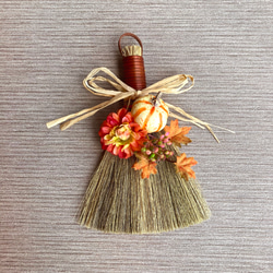 数量限定【ハロウィン】ミニホウキの壁掛けアレンジ　魔女のほうき／スワッグ　 3枚目の画像