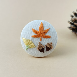 ハンドメイド刺繍ブローチ　971 食べたのはだーれだ！ ハンドメイド刺繍ブローチ 971 食べたのはだーれだ！ dmc 刺繍 糸