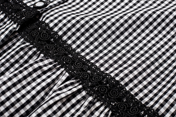 黒と白のチェック柄レトロ フリル レース ステッチ シャツ綿肌にやさしい小さな露出鎖骨長袖シャツ トップ 6枚目の画像