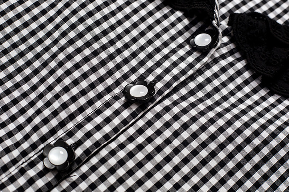 黒と白のチェック柄レトロ フリル レース ステッチ シャツ綿肌にやさしい小さな露出鎖骨長袖シャツ トップ 7枚目の画像