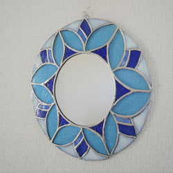✴︎:.｡青の煌めき 白い花の青色八角形鏡♪ 花3つ（size20.5/Max23
