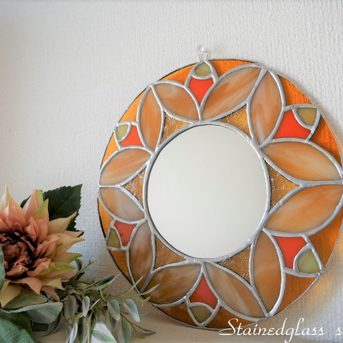 ✴︎:.。蓮の壁掛け鏡♪ベージュトーンステンドグラス