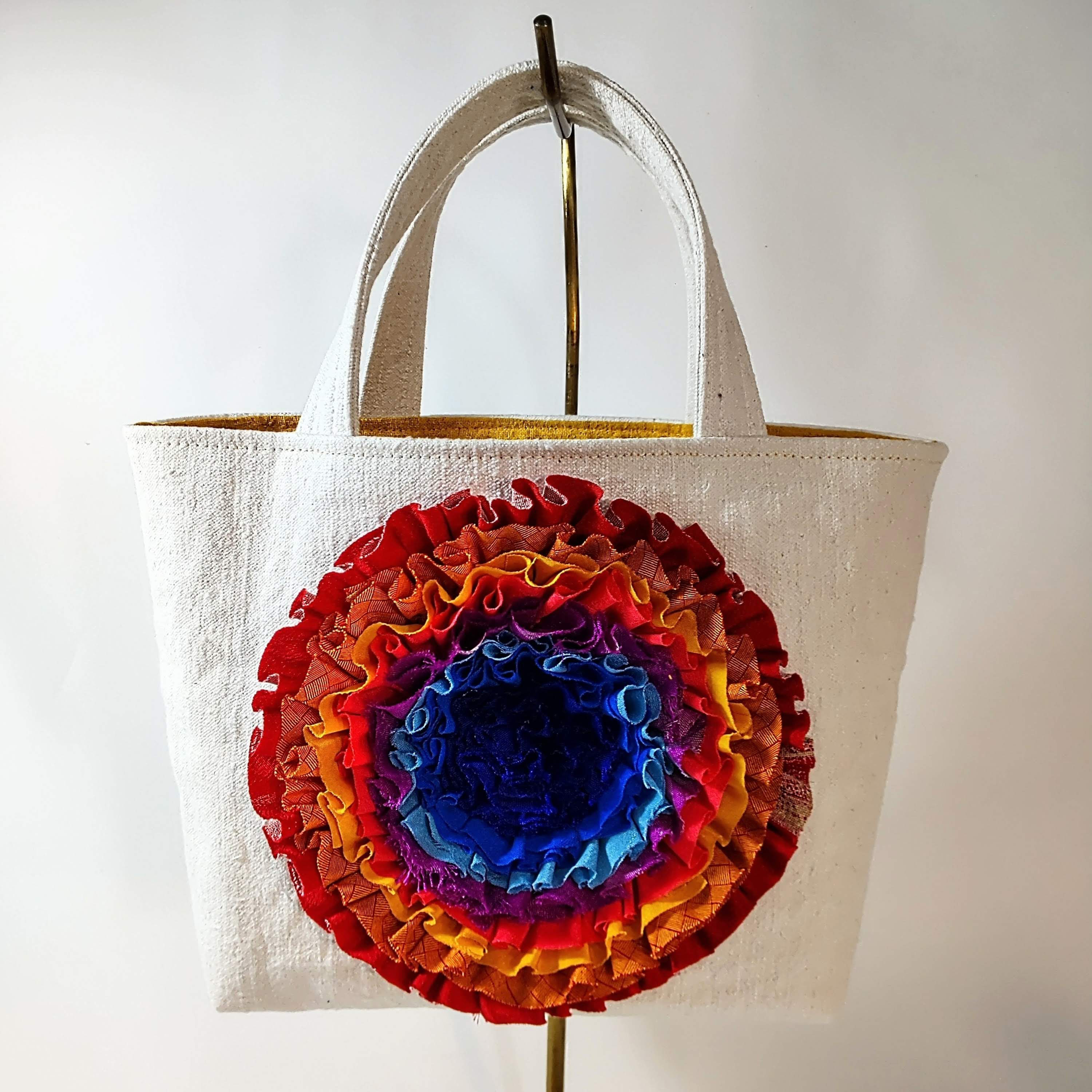 miyu様　●専用●　華やかな花柄　一閑張りバッグ 台湾客家花布の刺繍ショルダーバッグ【花布先生Mr.huabu】通販