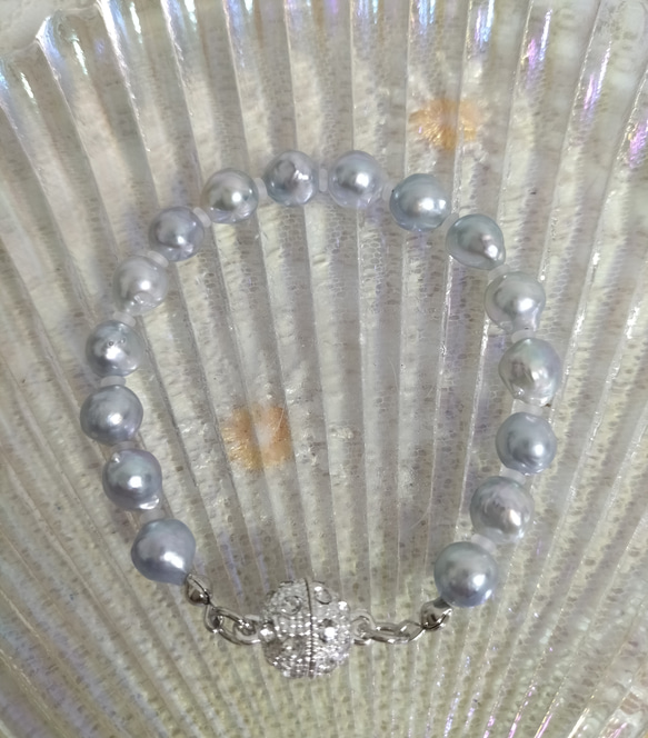 あこや本真珠（日本産）のナチュラルグレーカラーのマグネット式ブレスレット 5枚目の画像
