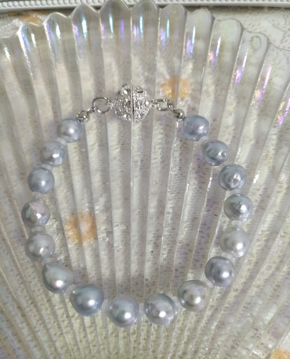 あこや本真珠（日本産）のナチュラルグレーカラーのマグネット式ブレスレット 7枚目の画像
