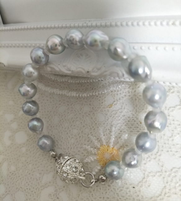 あこや本真珠（日本産）のナチュラルグレーカラーのマグネット式ブレスレット 3枚目の画像
