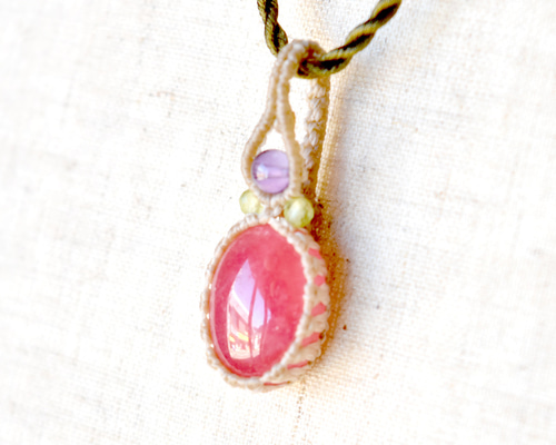 【ルリミドリ】インカローズ&ガーネットのマクラメ編みネックレス　ペンダンㇳ ルリミドリ様専用】インカローズ&ガーネットのマクラメ編みネックレス