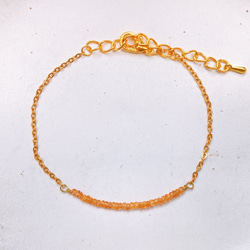 超小粒 オレンジサファイア ブレスレット 天然石 シンプル 華奢 チェーン 4枚目の画像